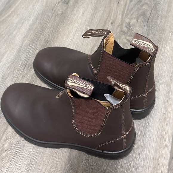 [SOLD] Blundstone Boots in brown - Picture 2 of 4